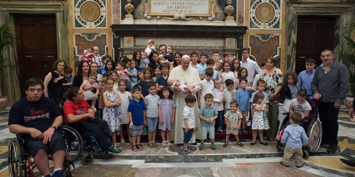Il Papa al Forum: «La famiglia è una bella avventura»